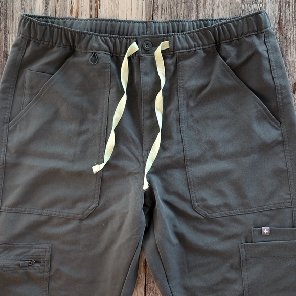 FIGS Cairo Cargo Scrub Pant Green Mens Medium (Short) - Picture 4 of 10
